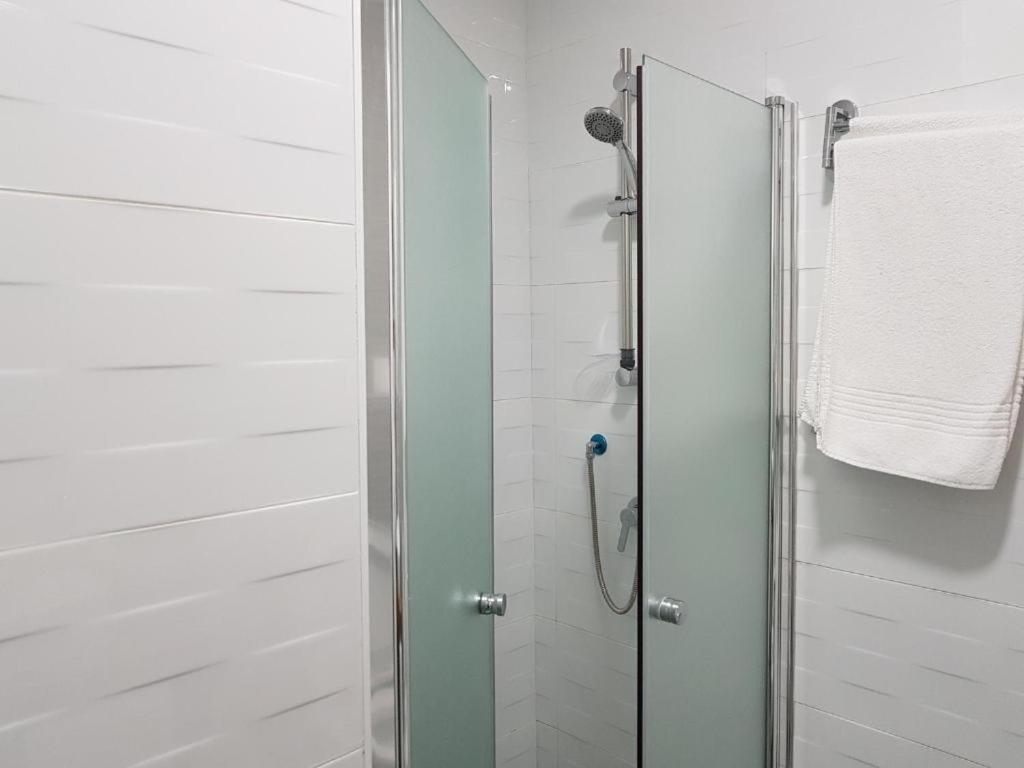 Airport Guest House Or Yehuda Luaran gambar