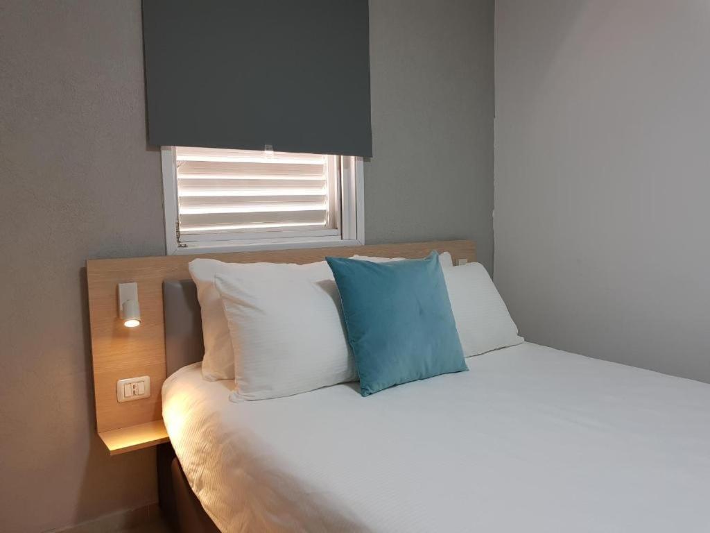Airport Guest House Or Yehuda Luaran gambar