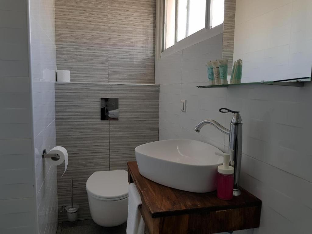 Airport Guest House Or Yehuda Luaran gambar