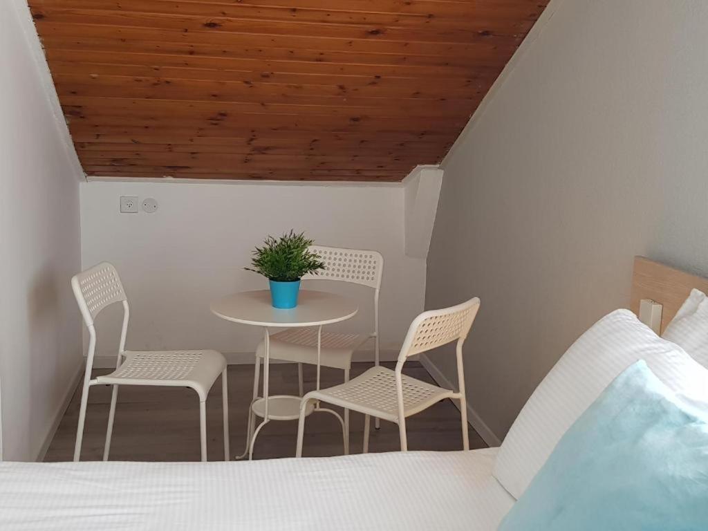 Airport Guest House Or Yehuda Luaran gambar